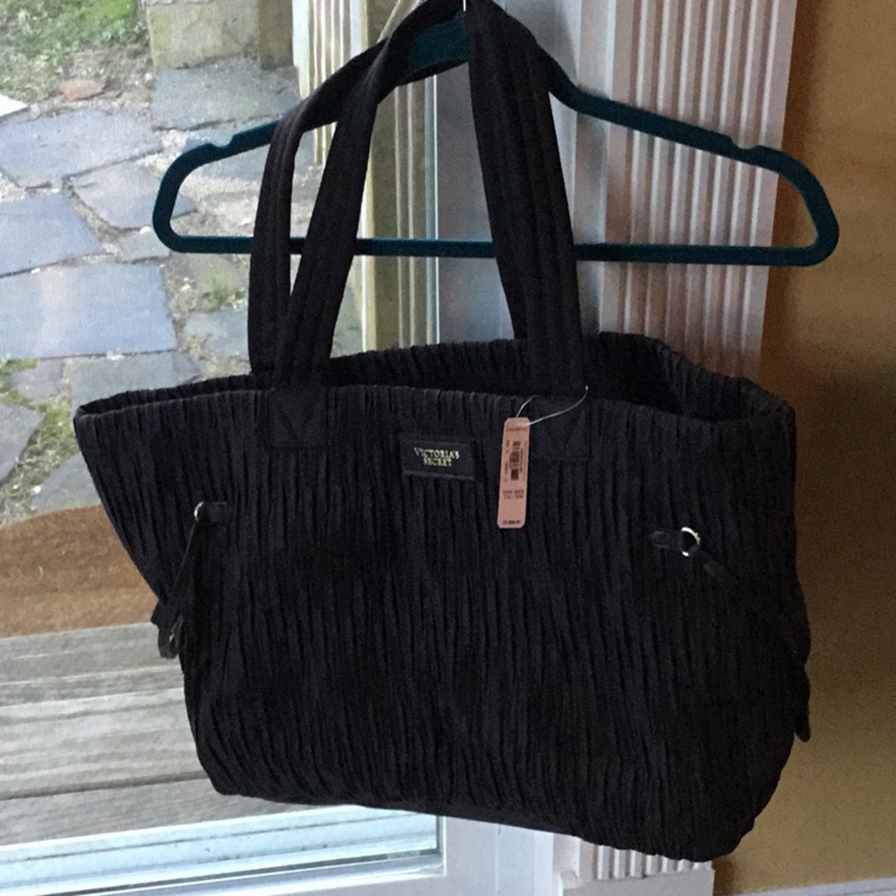 Nylon shoulder bag with pleats
